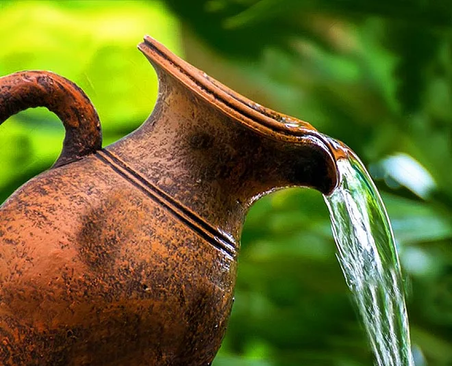 Drinking Water from Clay Pots Good for Your Throat